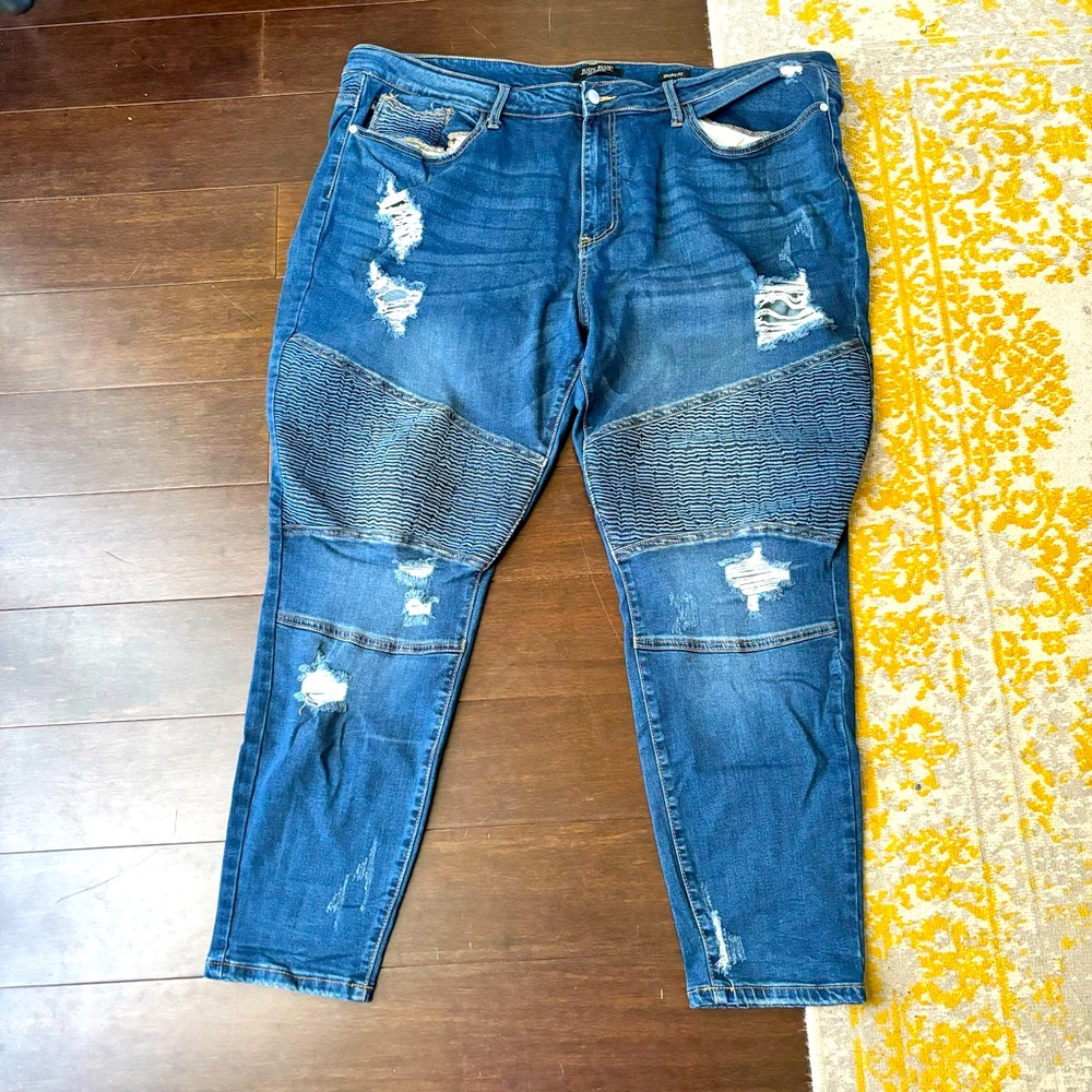 Judy Blue 24W bombshell jeans, skinny fit, great stretch, GUC, distressed, cool
